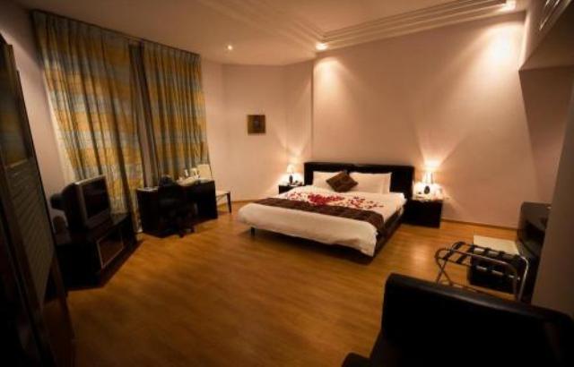 Ewa Hotel Apartments Манама Номер фото